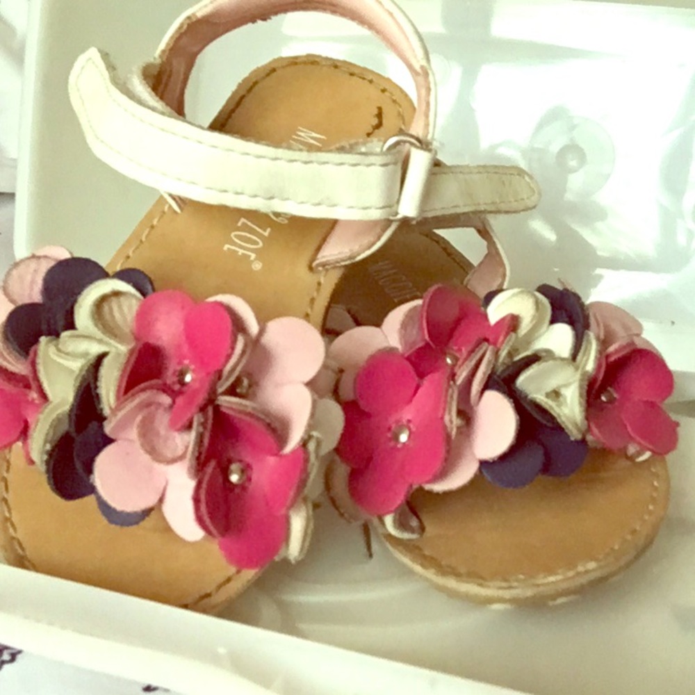 Glam sandals for girls size 6 MAGGIE & ZOE